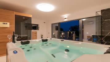 Villa (Six Bedroom Villa with Private Pool) | Sauna