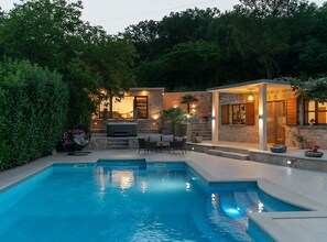 Villa (Six Bedroom Villa with Private Pool) | Utomhuspool | En säsongsöppen utomhuspool, parasoller och solstolar