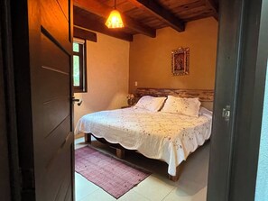 Family Cabin, Mountain View | 4 bedrooms, bed sheets