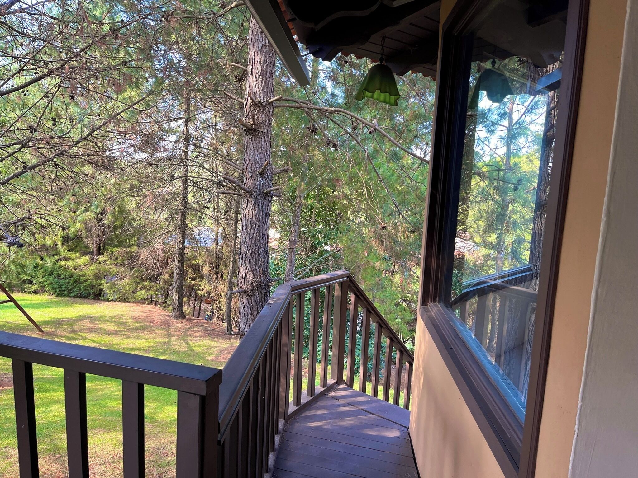 Cabaña familiar, vista a la montaña | Área de sala de estar | Televisión de pantalla plana de 40 pulgadas con canales por cable 