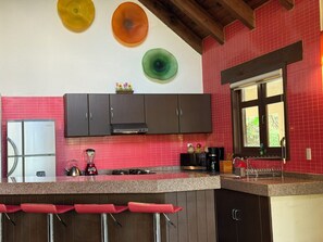 Family Cabin, Mountain View | Private kitchen