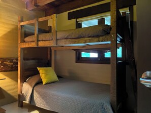 Family Cabin, Mountain View | 4 bedrooms, bed sheets