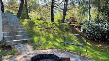Family Cabin, Mountain View | Living area