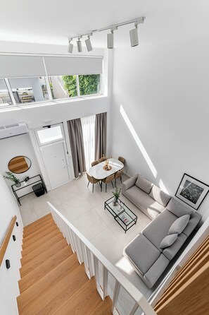 Smart TV, fireplace, books - Calliope luxury loft with backyard (Ierapetra)