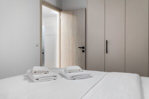2 slaapkamers, een kluis op de kamer, een bureau