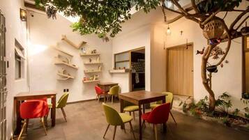 Habitación, 1 habitación, con acceso para personas discapacitadas | Restaurante al aire libre
