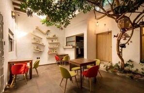 Room, 1 Bedroom, Accessible | Outdoor dining - Room-habitacion I Para 4 Personas 3 Cama (Morelia)