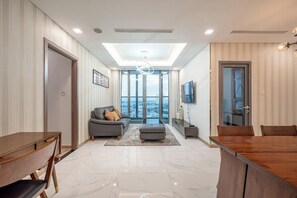 Egyptian cotton sheets, premium bedding, minibar, individually decorated - Landmark 81 Residence Skyline (Ho Chi Minh City)