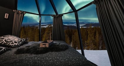 Mountain Glass Room Escapade de luxe pour 2 expériences dans la nature sauvage en Suède