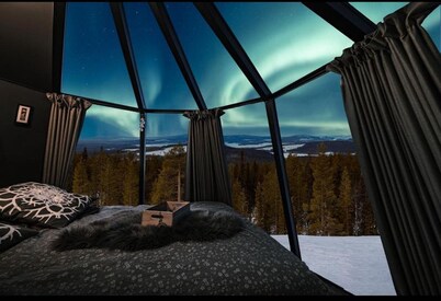 Mountain Glass Room Luxury getaway for 2 wild nature experience in Sweden