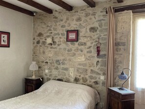 1 chambre, fer et planche à repasser, lit parapluie, Wi-Fi