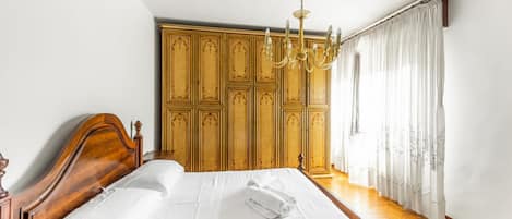 2 chambres, fer et planche Ă repasser, Wi-Fi, literie fournie