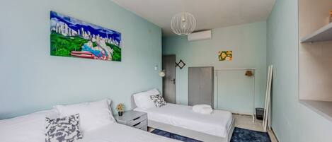 2 bedrooms, iron/ironing board, WiFi, bed sheets