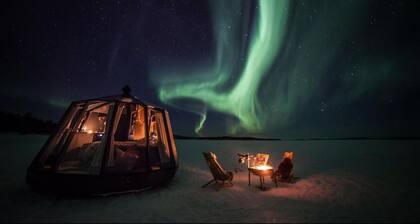 Peace & Quiet Hotel "Floating Glass Room" fĂŒr 2 Personen - Nordlichter erleben!
