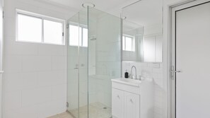 Shower, hair dryer - Island Surf & Sun in Surf Beach (Surf Beach)