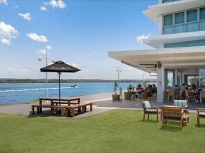 A waterfront restaurant with outdoor seating, a covered patio, and a view of the water. - Pool View Retreat - Free WIFI (Ballina)