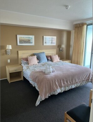 2 Schlafzimmer, Schreibtisch, BĂŒgeleisen/BĂŒgelbrett, kostenloses WLAN