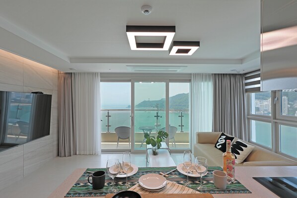 Suite Premier, vistas al mar | Zona de estar | Suelo radiante