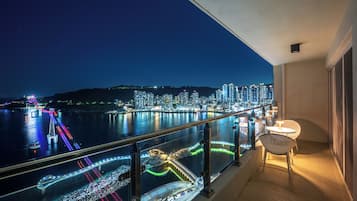 Ocean Suite Relax X CERAGEM | Terrace/patio