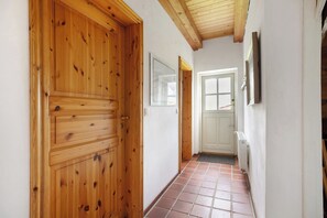 Interior - Holiday Home 'Haus Im Süden' with Private Terrace, Private Garden and Wi-Fi (Nordstrand)