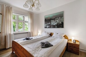 2 bedrooms, iron/ironing board, free WiFi, bed sheets - Holiday Home 'Haus Im Süden' with Private Terrace, Private Garden and Wi-Fi (Nordstrand)