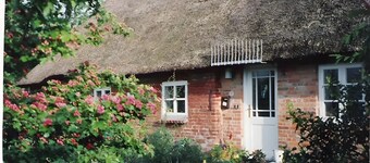 Studio Apartment 'Friesenhaus Anke' with Shared Garden and Wi-Fi