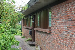 Exterior detail - Holiday Home 'Am Belmermoor 167' with Terrace and Wi-Fi (Brunsbüttel)