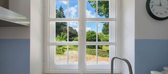 Country House 'Gutshof an der Alten Linde' with Garden and Wi-Fi