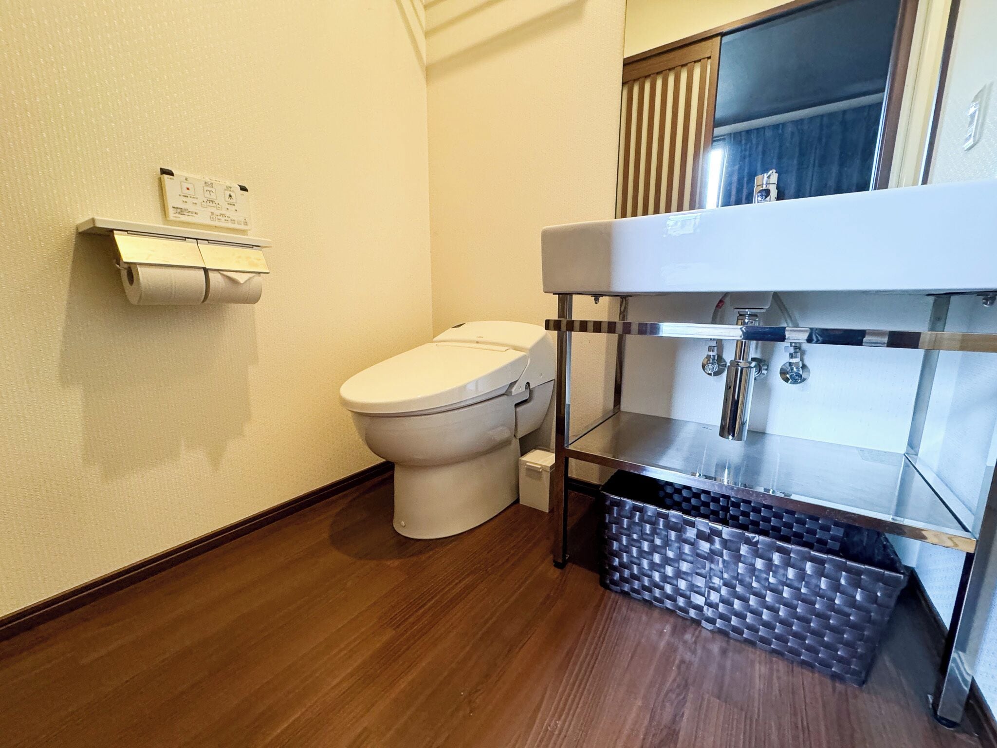 Slippers, shampoo, toilet paper