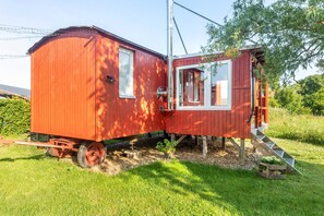 Exterior - 'Tiny House Im Grünen' with Private Terrace and Private Garden (Jesberg)