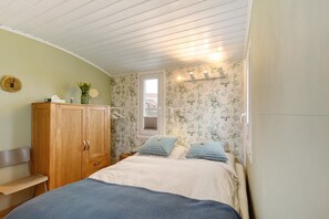 1 bedroom, free WiFi, bed sheets - 'Tiny House Im Grünen' with Private Terrace and Private Garden (Jesberg)