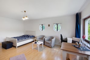 1 chambre, fer et planche à repasser, Wi-Fi gratuit, draps fournis