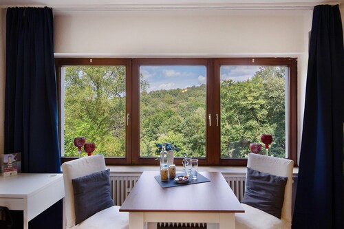 Ferienwohnung Waldblick" mit privater Terrasse, privatem Garten und Wi-Fi