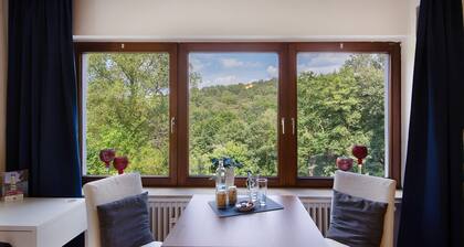Ferienwohnung Waldblick" mit privater Terrasse, privatem Garten und Wi-Fi