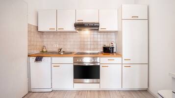 Kühlschrank, Ofen, Herdplatte, Geschirrspüler