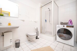 Shower, hair dryer, towels