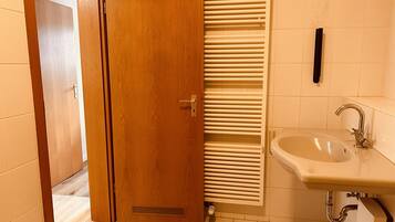 Doccia, asciugacapelli, asciugamani