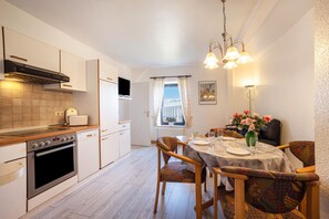 Frigorífic, forn, placa de cuina i rentaplats 