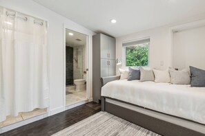 4 soverom, strykejern/-brett, reiseseng for barn og wi-fi (inkludert)