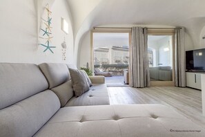 Flat-screen TV - Gardenia Luxury (Palau)