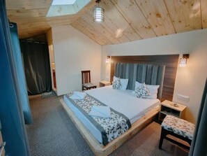 Deluxe Cottage, Lake View | Interior detail - The Grand Lodge Pangong (Leh)