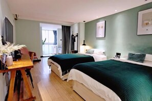 A hotel room with two beds, a desk, a chair, a TV, and a balcony. - Changsha Antman Good Living (Provincial Children's Hospital Yali Middle School) (Changsha)