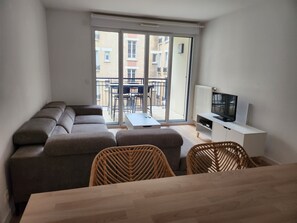 Living area - Quiet apartment near Paris (Suresnes)