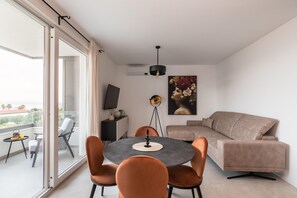 Smart TV - Apartment in Split near the Adriatic Coast (Podstrana)