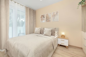 Apartamento, 1 habitación, balcón | 1 dormitorio, mobiliario individual, tabla de planchar con plancha