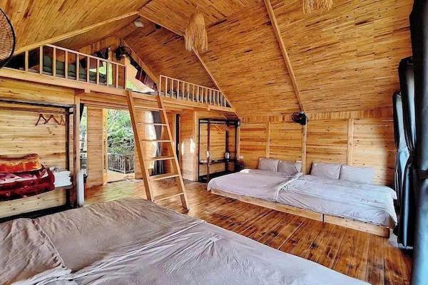 Deluxe Studio Suite | Living area