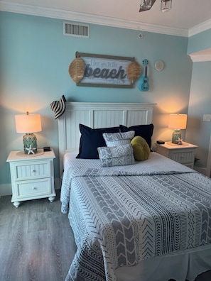 3 bedrooms, iron/ironing board, WiFi, bed sheets - Updated condo on the beach right up from "Pier Park" Aqua unit#1901 (Panama City Beach)