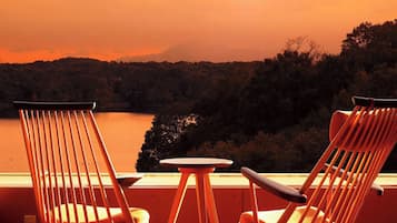 In-room safe, iron/ironing board, free wired Internet, bed sheets