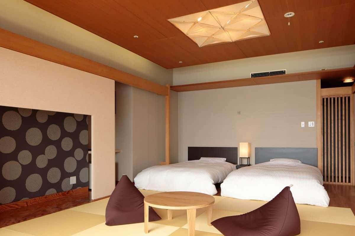 ห้องทวิน, ปลอดบุหรี่ (Type B,Modern Floor) | ตู้นิรภัยในห้องพัก, เต  ารีด/โต๊ะรีดผ้า, ผ้าปูที่นอน