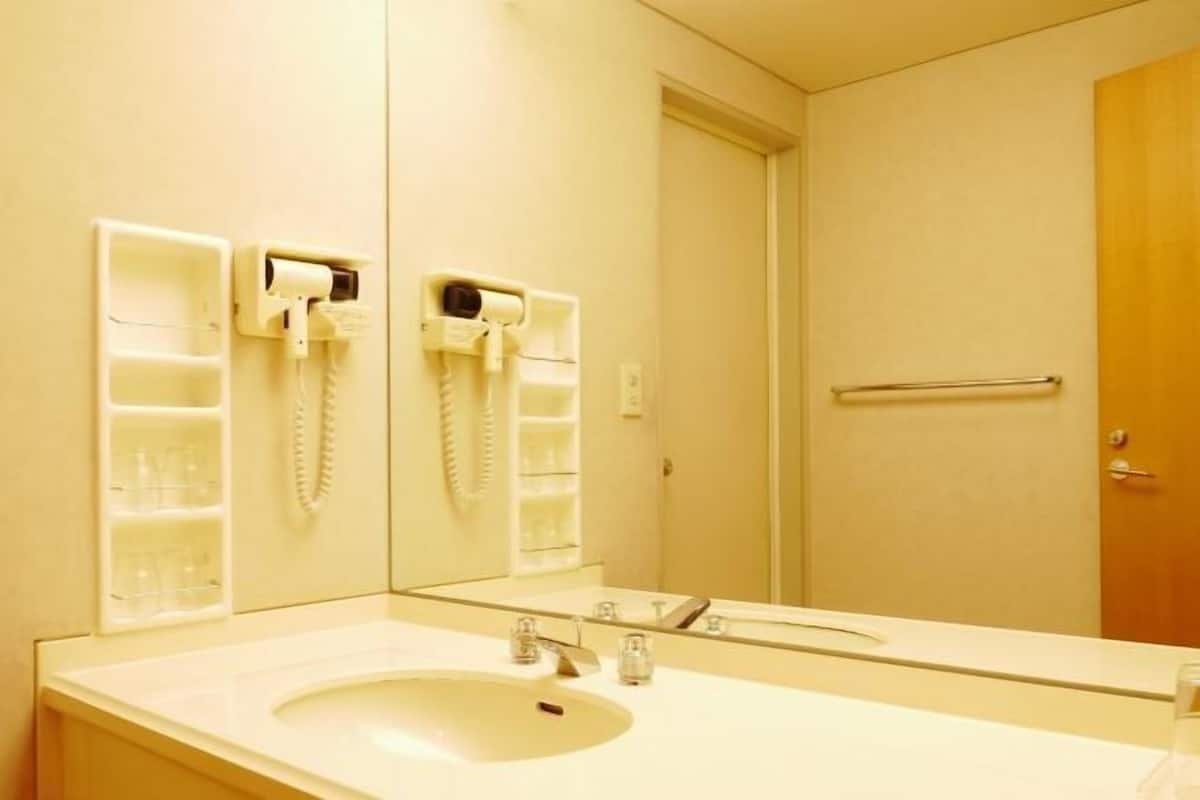 Separate tub and shower, slippers, towels